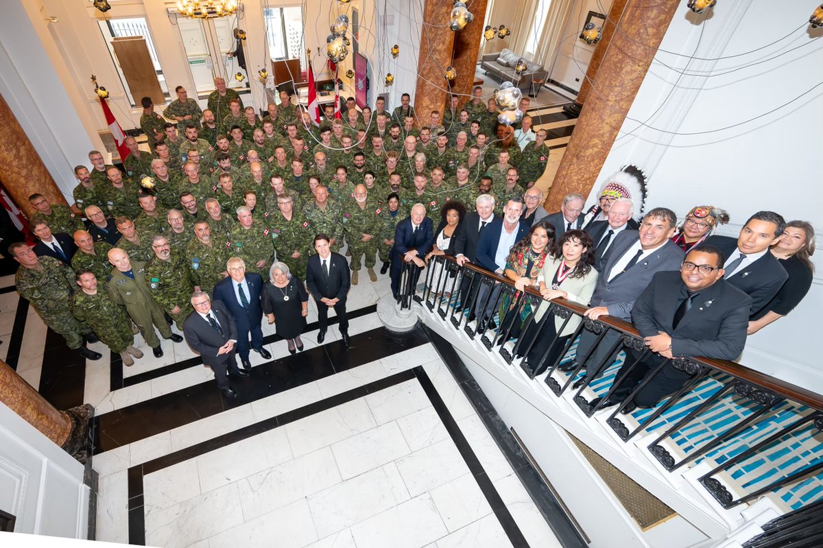 CanadaGG's tweet photo. «Vous incarnez chacun et chacune à votre manière cet idéal de service que nous avons tant admiré chez Sa Majesté la Reine.» - #GGSimon

Une délégation historique s’est réunie pour représenter le Canada aux activités commémoratives qui ont lieu à Londres en hommage à la Reine. https://t.co/Rm4aEFLvFR