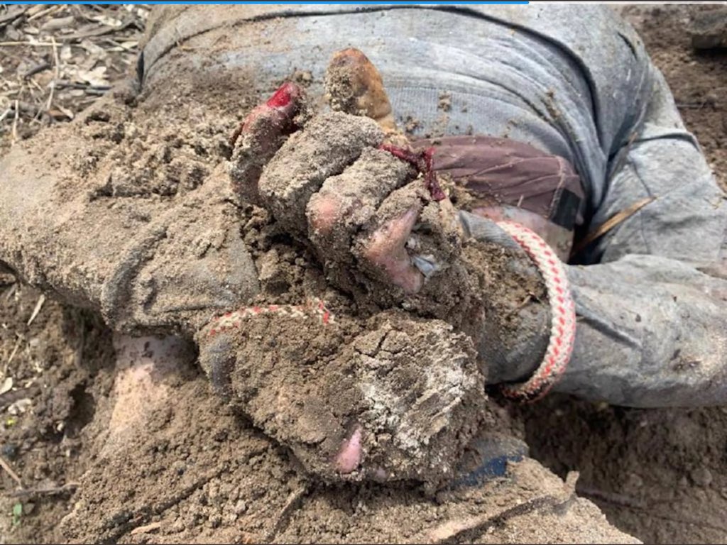 venäjä tekee kansanmurhaa eivätkä päättäjät saa mitään aikaan. Jakakaa ja allekirjoittakaa aloite viisumikiellosta venäläisille.

kansalaisaloite.fi/fi/aloite/11010