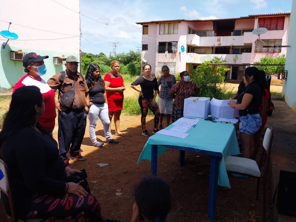 comandosergioh's tweet photo. Equipos de la dirección de @PoderComunalCBO realizan acompañamiento en las actividades de renovación de los consejos comunales; hoy desplegados en Los Azabaches en la parroquia La Sabanita #LaPoesíaEsPaz https://t.co/f2QV0pWwUV