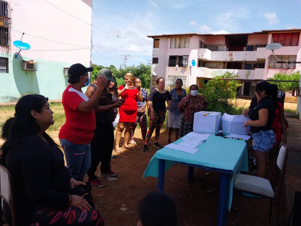 comandosergioh's tweet photo. Equipos de la dirección de @PoderComunalCBO realizan acompañamiento en las actividades de renovación de los consejos comunales; hoy desplegados en Los Azabaches en la parroquia La Sabanita #LaPoesíaEsPaz https://t.co/f2QV0pWwUV