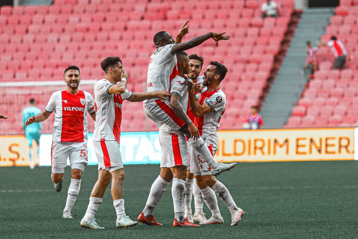 Samsunspor's tweet photo. 📷 Maçtan kareler!
Yılport Samsunspor 3 - 2 Sakaryaspor A.Ş.
#SAMvSAK https://t.co/Xww2Jq3jNn