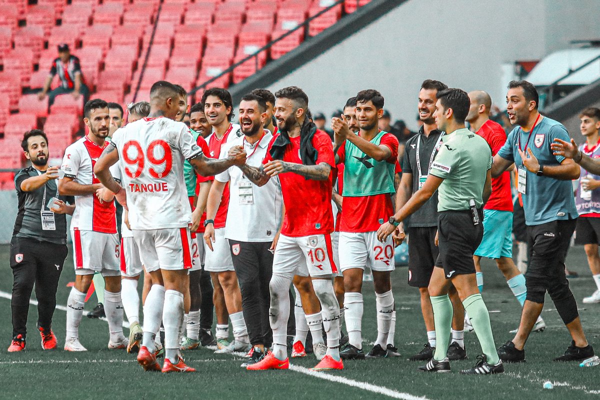 Samsunspor's tweet photo. 📷 Maçtan kareler!
Yılport Samsunspor 3 - 2 Sakaryaspor A.Ş.
#SAMvSAK https://t.co/Xww2Jq3jNn