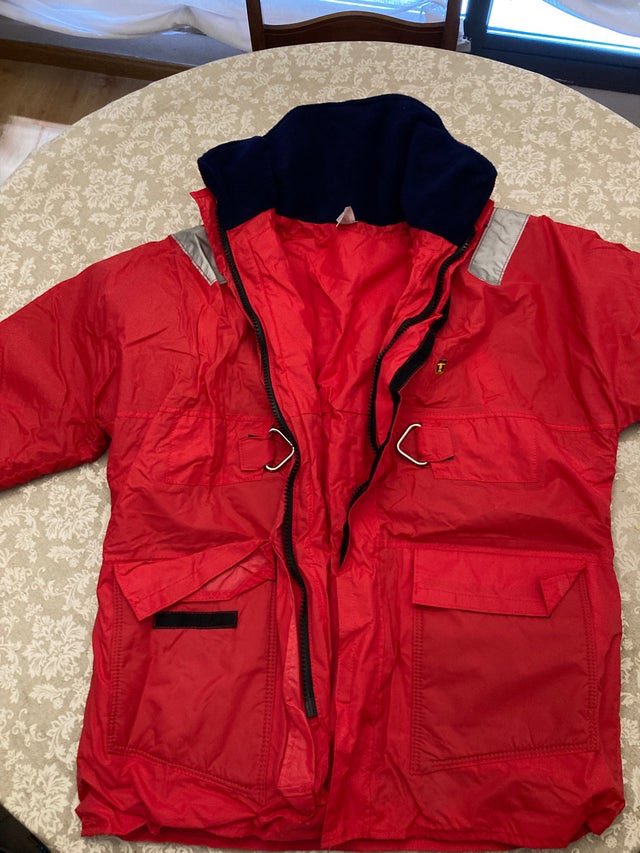 inigosde's tweet photo. Vendo "Traje de agua Guy Cotten" en #wallapop https://t.co/NI73O4eCGI https://t.co/2DpyMemuFz