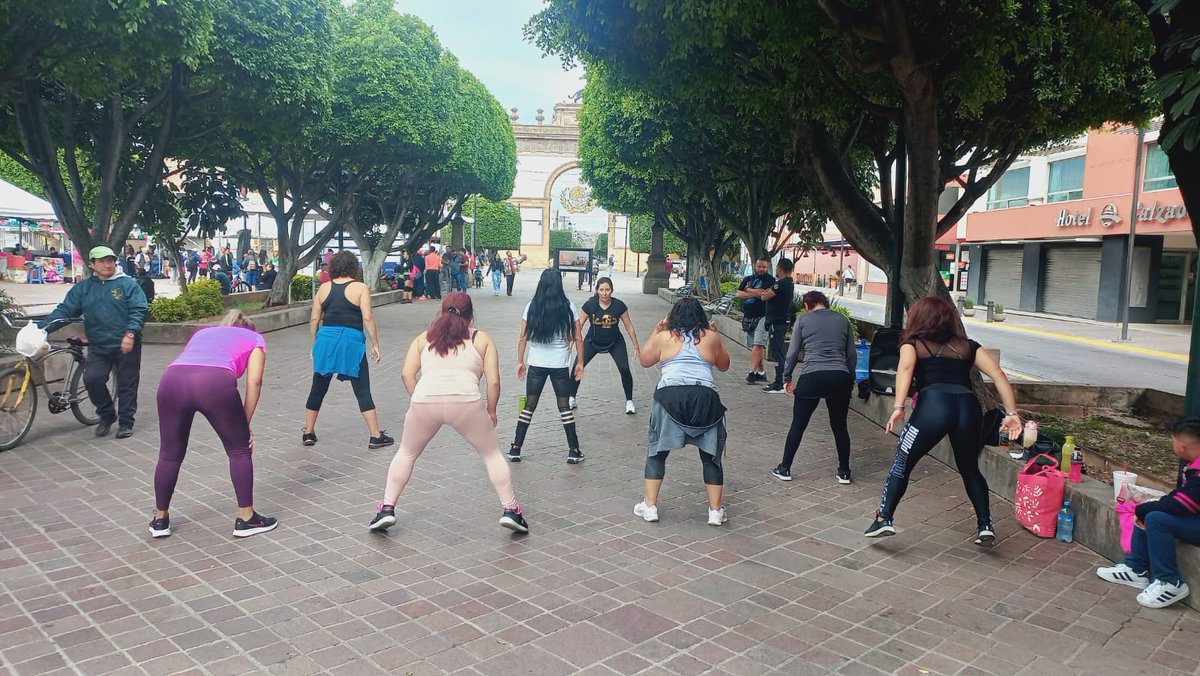 movilidad_leon's tweet photo. 💫¡Nos activamos con la Ruta León! #Master24fit 🌞🚲🍦
¡Nos activamos en ritmos mexicanos!
¡Gracias #BravoLeón por activarte en nuestra vía recreativa más domingos de Ruta todos @NacimosBravos!
#ViveTuCiudad🦁
#SomosGrandes #SomosFuertes #SomosLeón https://t.co/iMCici6R60
