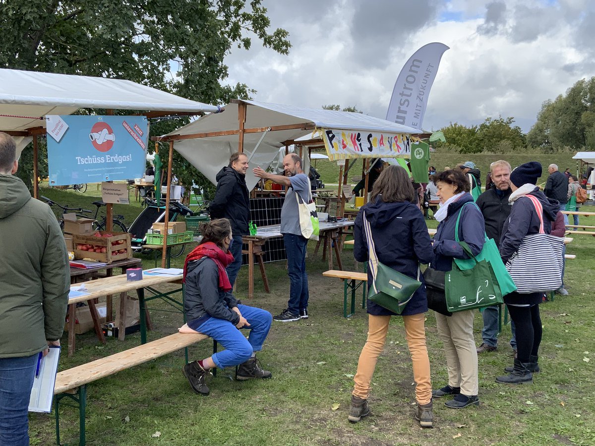 Andreas Walter @Bureau@mstdn.social (@bureauwalter) on Twitter photo <a href="/TErdgas/">Tschüss Erdgas!</a>
Großer Andrang beim Potsdamer #Umweltfest am Stand der BI zum Bürgerbegehren #TschüssErdgas <a href="/TErdgas/">Tschüss Erdgas!</a>
Großer Andrang beim Potsdamer #Umweltfest am Stand der BI zum Bürgerbegehren #TschüssErdgas