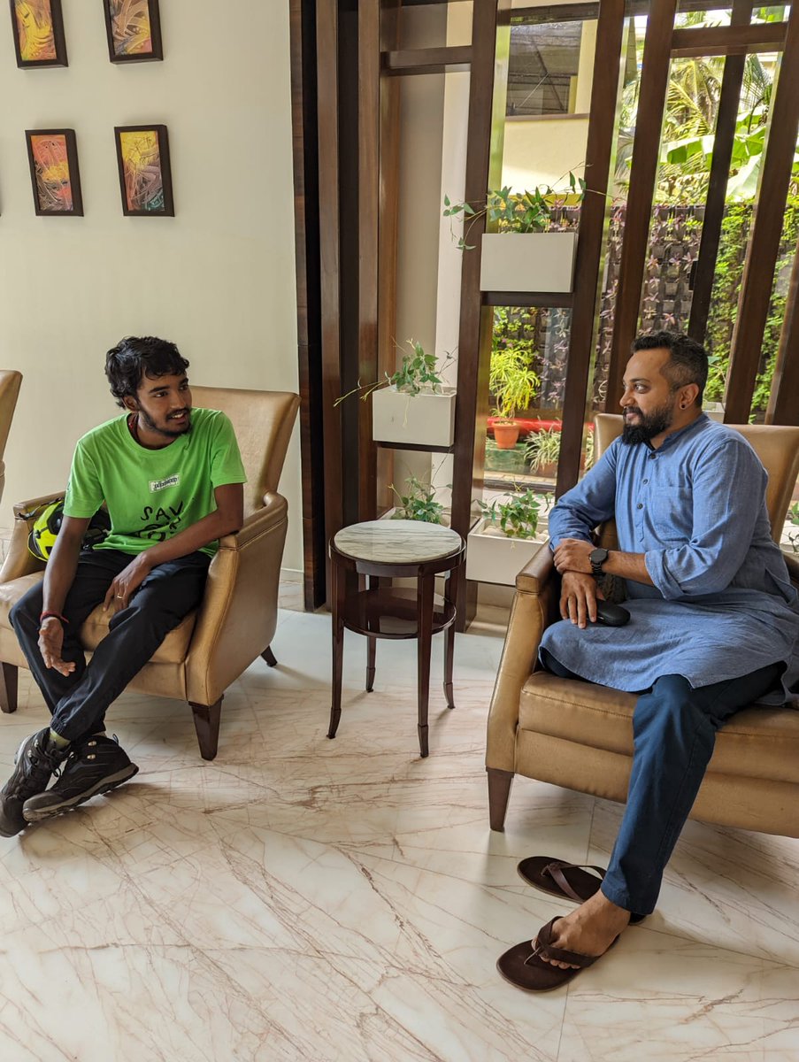 Sandeep Narayan Anna

One of my favourite singers and also the son in law of <a href="/SadhguruJV/">Sadhguru</a> 

Glad to meet him and no need to tell him to #SaveSoil

He's already doing it and winning people's hearts through his artistic works and vocals of his heart

Let's burn to brightup the world