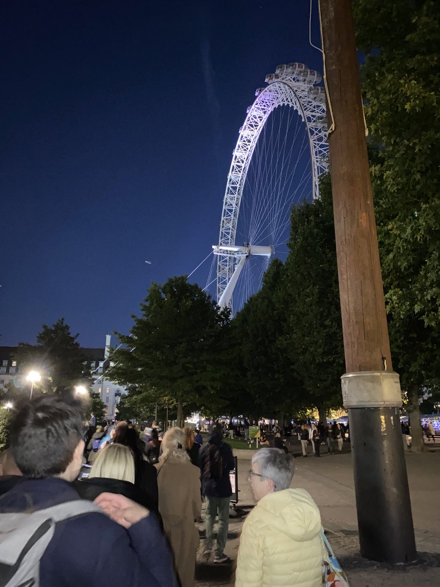 MichelleSankey5's tweet photo. I went to pay my respects to the Queen yesterday. A totally wonderful day, with like-minded people all coming together for one very special moment… A day I’ll remember forever 💕#thequeue #theelizabethline https://t.co/GuBUuTP2Ci