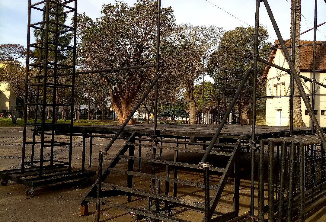 MtycParque's tweet photo. 🚩Como denunciamos, también anunciamos los logros obtenidos.
 🎉Luego de dos años, por fin contamos nuevamente con escenario. 
👉🏽Obra realizada por :
@ccchacra @datacultura

#mtyc #parqueavellaneda #ley1153 #actoresculturales  #tambo #espaciosabiertos #participacionciudadana https://t.co/mcwIpSqGIK
