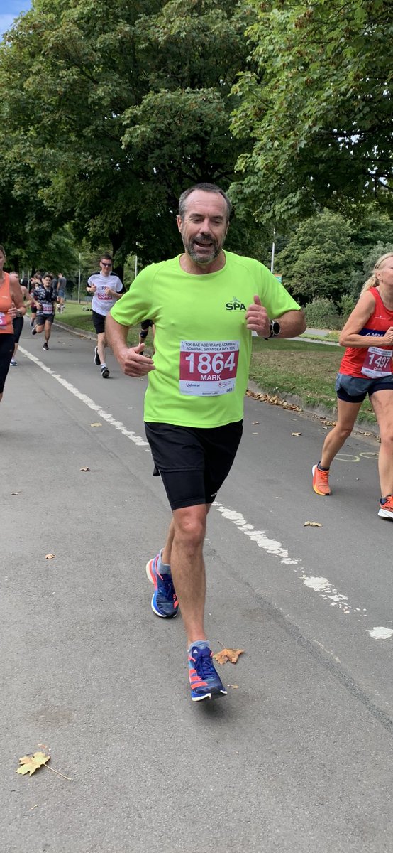 CelticTri's tweet photo. Last 400m to go at the Swansea bay 10k. Everyone looking strong. Well done guys, smashing it. 
💪💪💪💪
#bestkit #celtictri #celtictrijuniors #220gram #running #swansea @enjoyswansea @220triathlon https://t.co/EmV5OZ9YsG