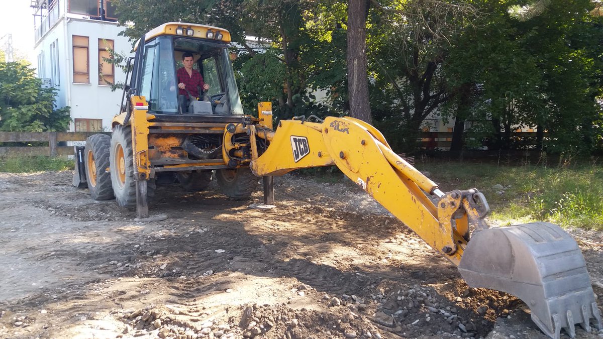 DevrekHem's tweet photo. Kazıma ve Yükleme ( Beko Loder) Kursumuz, başarılı kurs dönemi geçirerek sona erdi.Kurs sonu sınavlarını gerçekleştirdik. Eğiticimiz Fatih ÇALGAM'a ve tüm kursiyerlerimize teşekkür ederiz.@tcmeb @mebhbogm @sdulger43  @zuleyhaaldogan @ercankahya67 @MATLI8 @OzluogluYasar https://t.co/Je7aMfup30