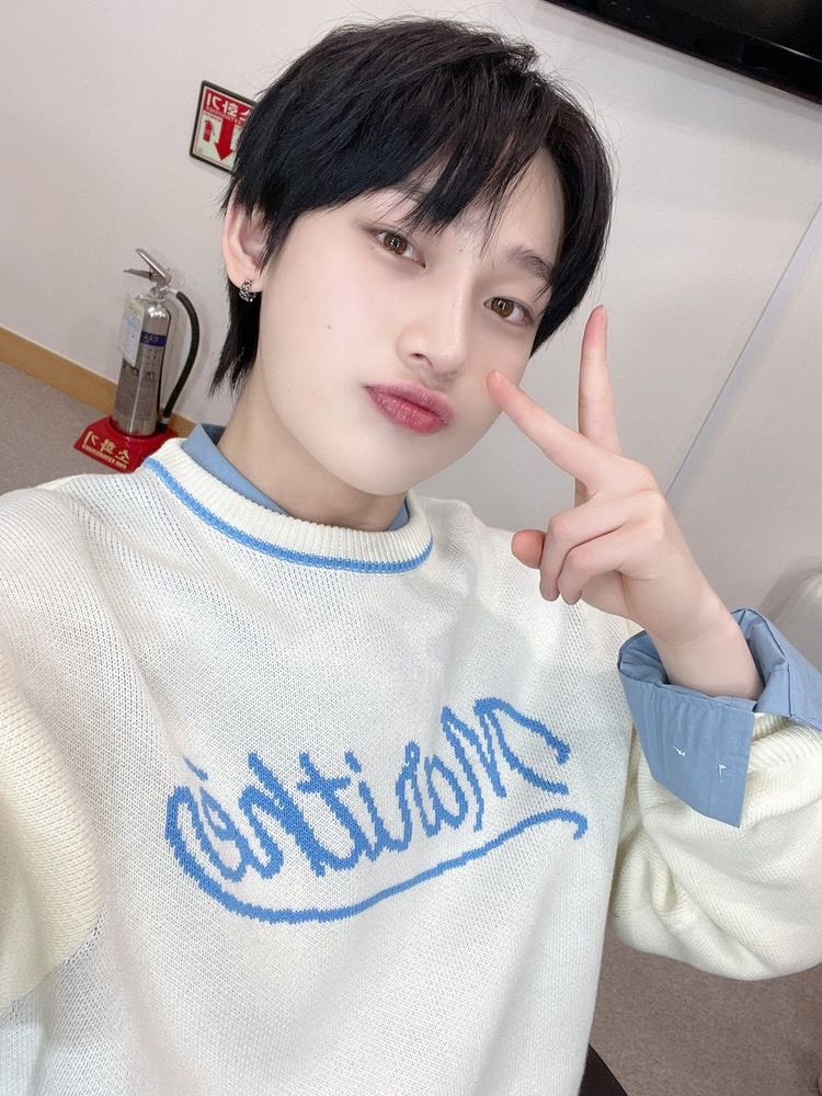 luvdeliver's tweet photo. to: @hsnluvr
from: anon 

[cat plush and sunoo]

“here's sunoo to brighten your day! i wanted to send everyday, but i missed some days already. i don't know if you like these random "letters" hehe just qrt if you want this "random letter sending" to stop” https://t.co/zjMKaahi6I