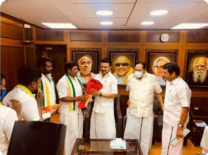 np_sethu's tweet photo. #operationkongu 🇮🇹🏹
 அனைத்து சமுதாய மக்களுக்கும் அனைத்தும் கிடைக்க வேண்டும் என போராடும் கொங்கு தளபதி் @KSRAJGOUNDERPDKஅவர்களுக்கு உரிய பிரதிநிதித்துவம் வழங்க வேண்டுகிறோம்
 @mkstalin @udhaystalin  @vsenthilbalaji @dmk @புதிய திராவிட கழகம்... https://t.co/NLqr9GDiKC