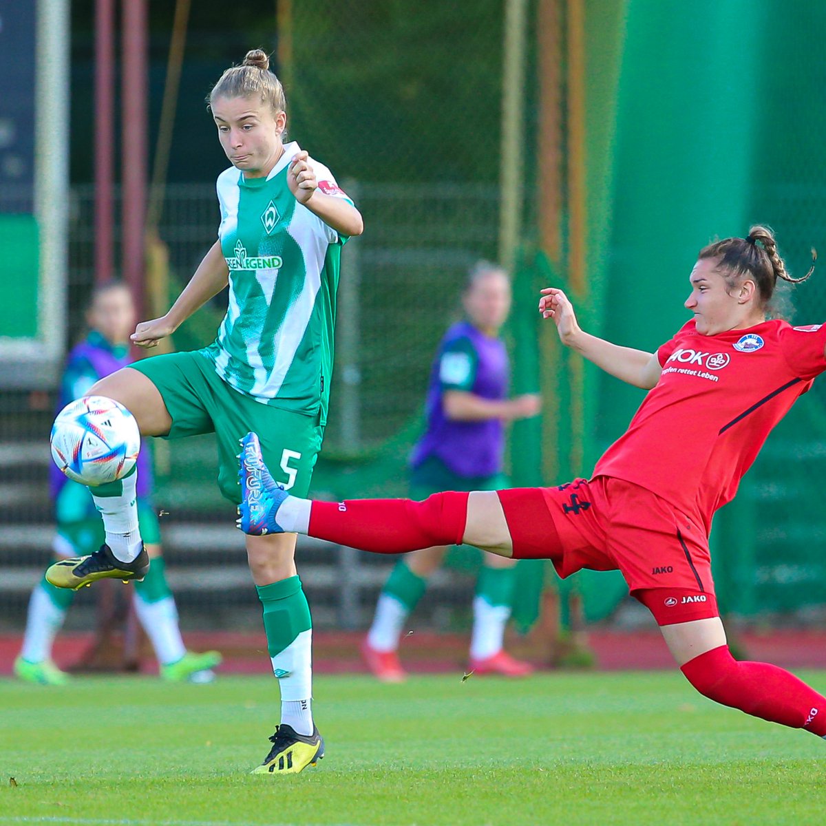 werderfrauen's tweet photo. ⏱ 67. Min

Dran blieben, SVW!

Wechsel bei den Gästen:
➡️ #Deutsch 
⬅️ #Kyokawa 

#SVWPDM 0:1 | #Werderfrauen | #Werder | #DieLiga https://t.co/OT43YCmFg0