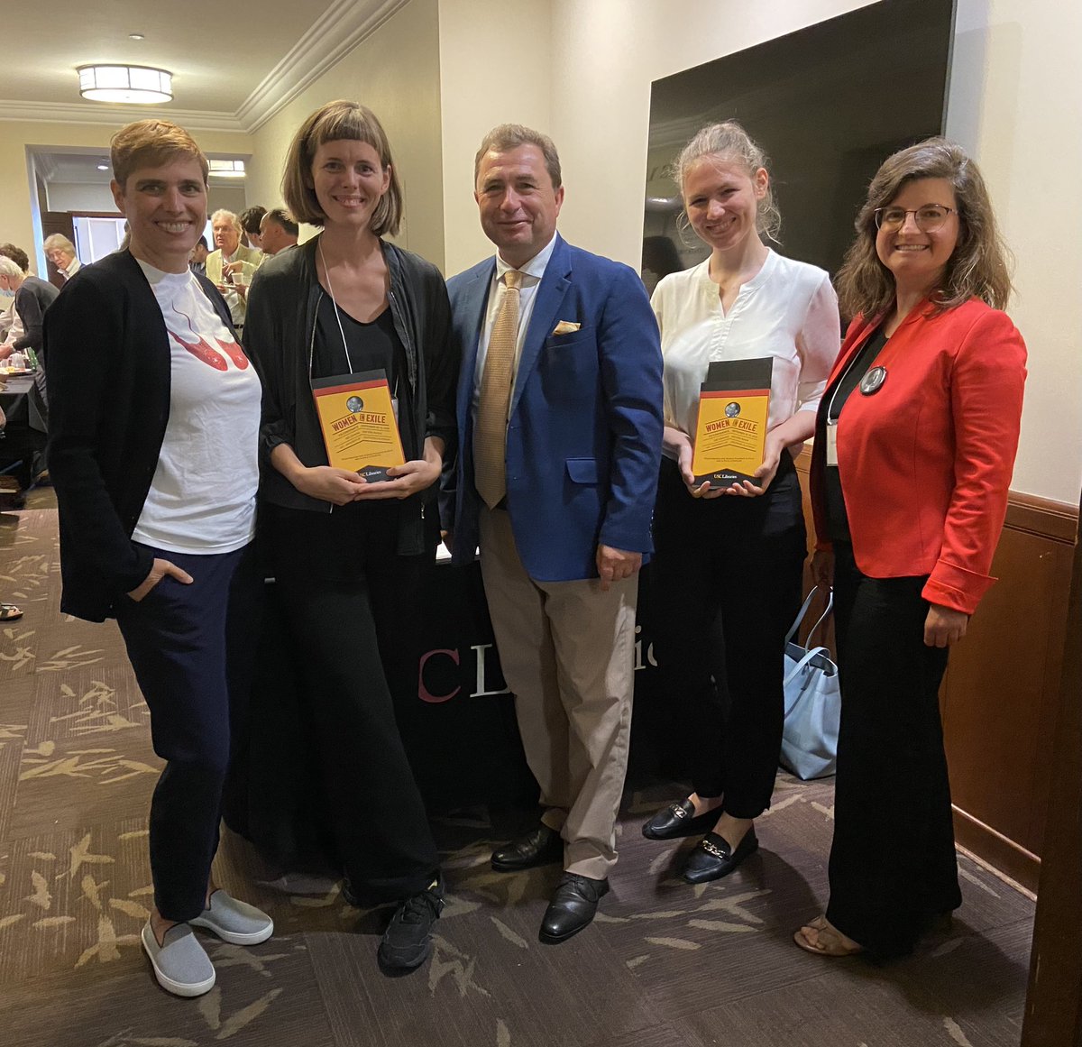 MichaelPostl's tweet photo. Women in Exile: strong Austrian presence at this year’s Lion Feuchtwanger conference in L.A. with focus on gender dynamics in exile and in exile literature #usclibraries #villaaurorala #ifsfeuchtwanger https://t.co/8FOQzQeJTa
