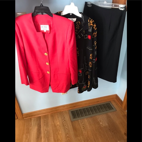 greencouchlazy's tweet photo. So good I had to share! Check out all the items I'm loving on @Poshmarkapp #poshmark #fashion #style #shopmycloset #gianibernini #erinlondon #petitesophisticate: https://t.co/i2L0KeUWIb https://t.co/SqmnqaRxUJ