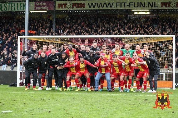 kowet_deventer's tweet photo. De overwinning vier je samen met de supporters ! #kowet #gaeemm ๐ธ Henny Meyerink https://t.co/hOrKdnIXlg