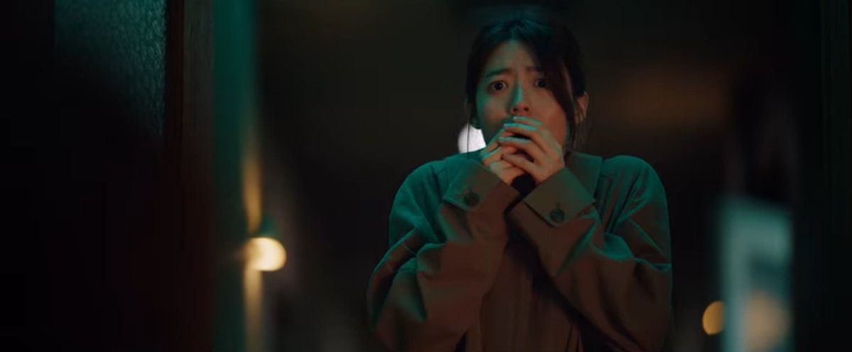cinehann's tweet photo. In-kyung dan In-joo sama2 gak berdaya hadapi mereka yang kaya dan berkuasa di #LittleWomenEp6. Sang anggrek biru nyatanya punya peran besar dalam kasus-kasus ini dan masih menyisakan banyak misteri tentang kisah orang-orang di masa lalu dan khasiat bunga itu. https://t.co/jDY0U85Gwk