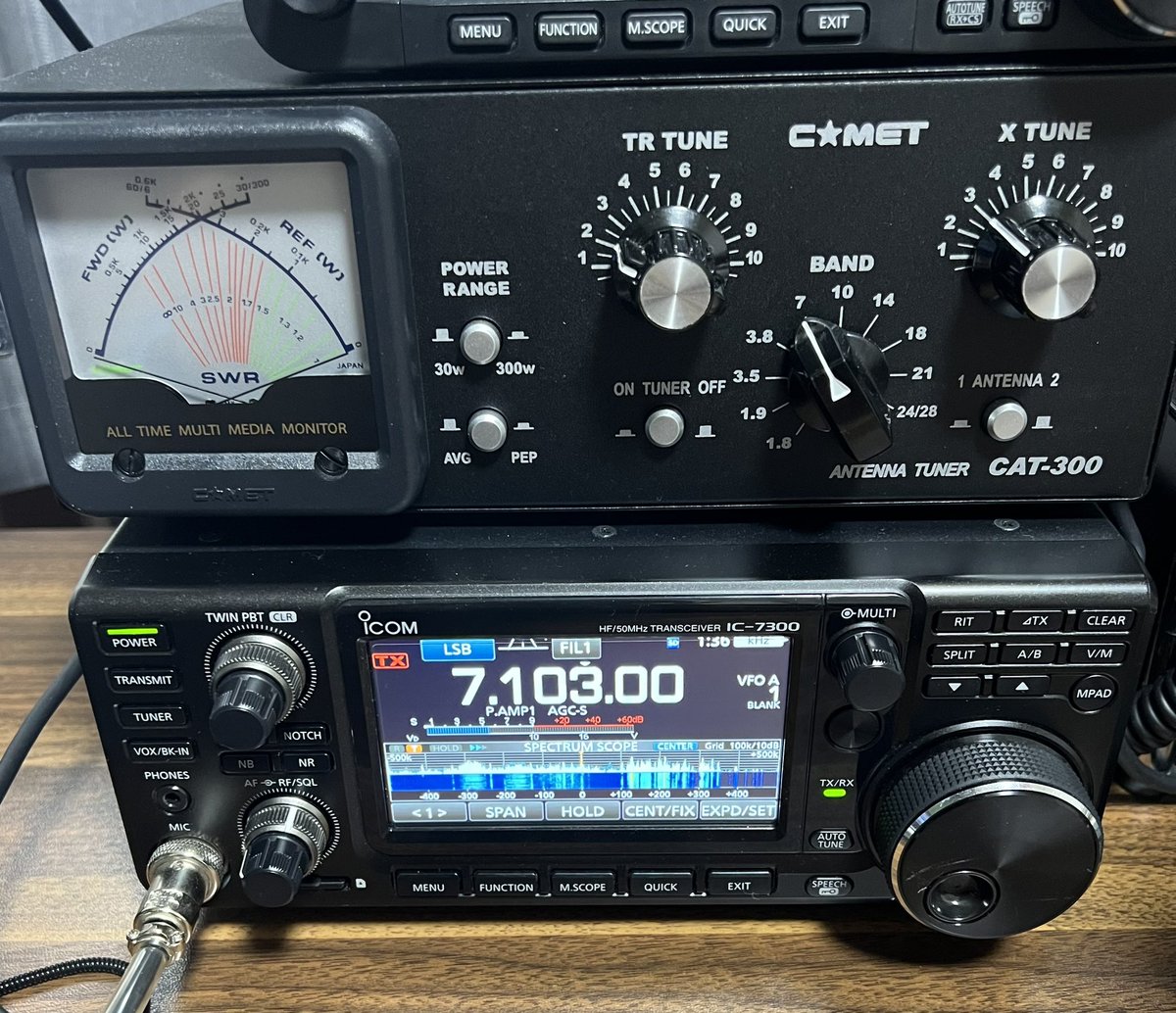 js2mrs's tweet photo. ICOM IC-7300とコメントCAT-300の組み合わせで、7MHzでのQSOが格段に増加した。最初は、半信半疑だったけど、ちゃんと拾ってもらえるようになりました。これからよろしくお願いします。
＃アパマンハム #IC7300 #CAT300 https://t.co/Pdk6yoOmYi