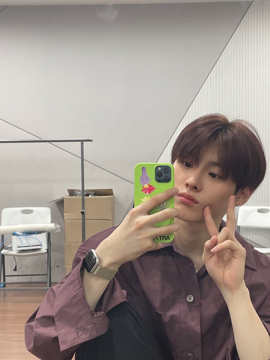 tobe1goon's tweet photo. TNX 우경준

그 유명한 싸이네 회사 선서 걔
얼굴 진짜 개잘생겼는데
��격은 완전 아기 그 자체임..💖 https://t.co/U3z8KLcsAv