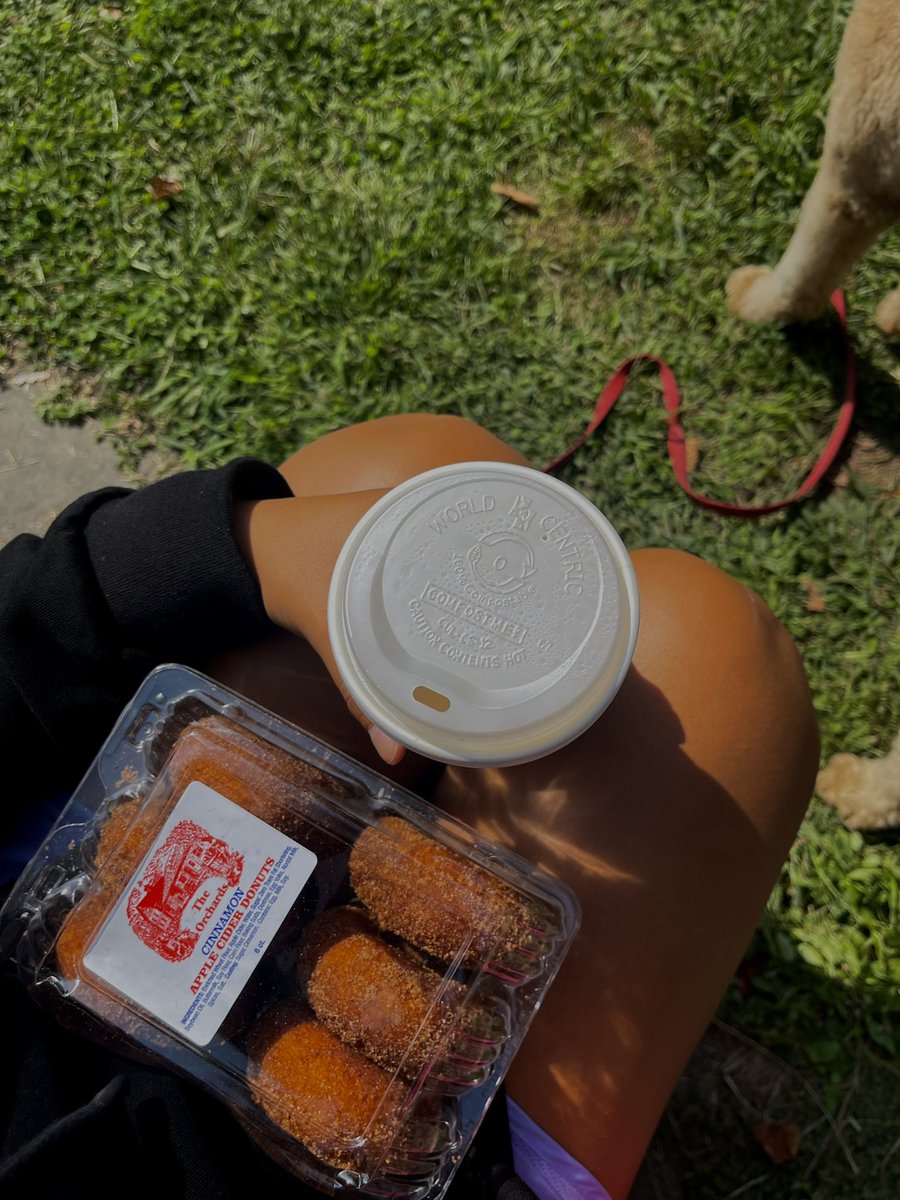 ugcbysharon's tweet photo. Went to a farmers market yesterday and got an organic pumpkin spiced coffee ☕️ https://t.co/mS59H7cT8a