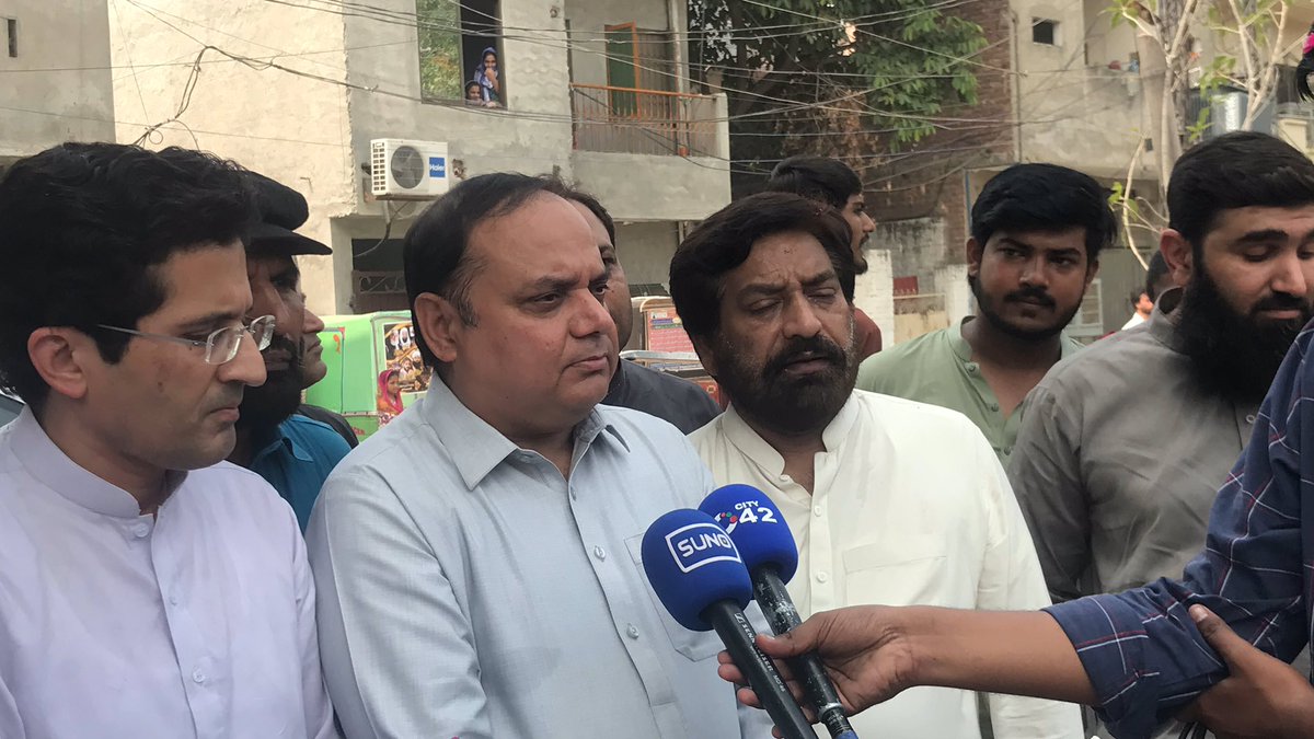 RamzanBhatiPMLN's tweet photo. رکن صوبائی اسمبلی رمضان صدیق بھٹی نے اپنے حلقہ میں کرکٹ ٹورنامنٹ میں بطور مہمانِ خصوصی شرکت کی
جیتنے والی ٹیم میں انعامات ، ٹرافیاں تقسیم کی اور نیک خواہشات کا اظہار
#RamzanSiddiqueBhatti #MPA #PP166 #PMLN https://t.co/UUG0oCH831