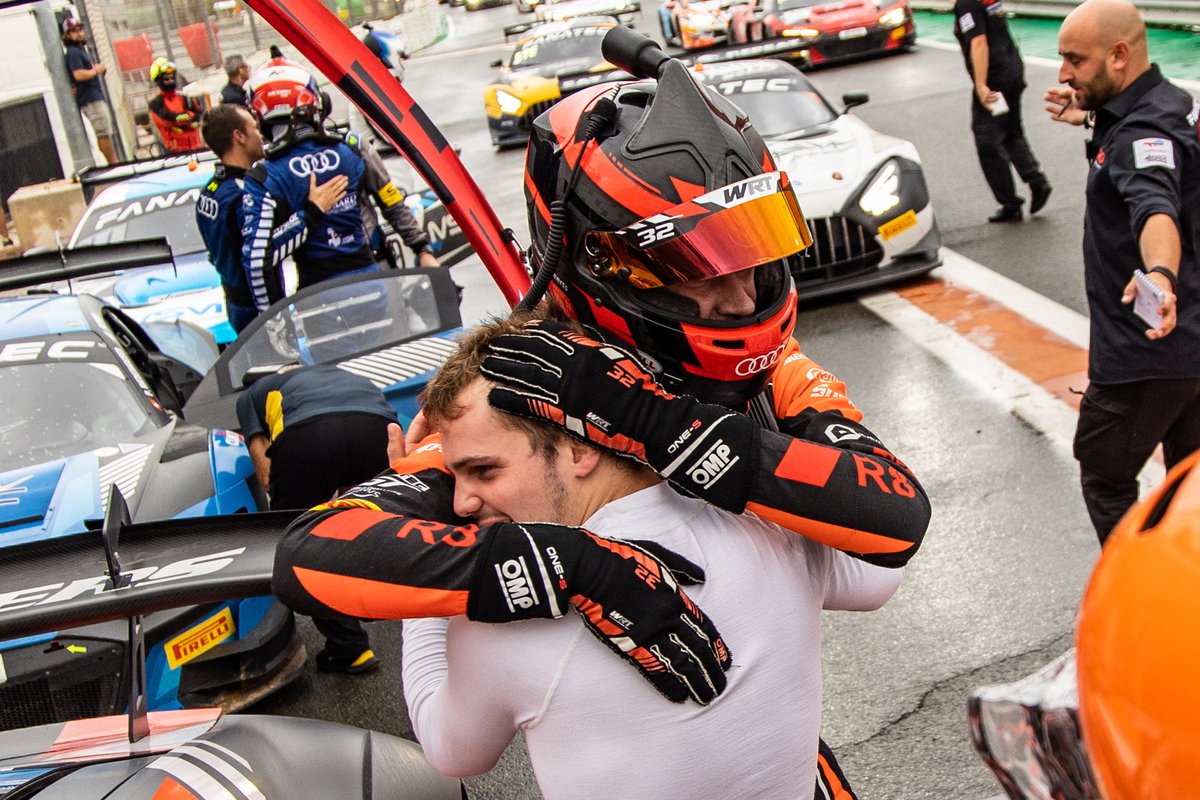 CircuitValencia's tweet photo. Tienen motivos para estar contentos 😀
Se llevan de Valencia el título 🏆 de Sprint y la victoria en la carrera 🏁 de hoy.
ENHORABUENA @followWRT
#GTWorldEU @GTWorldChEu https://t.co/UzGf80AzRg