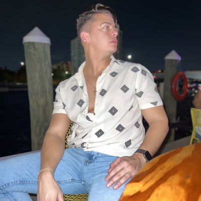 Karlosegn's tweet photo. #NewProfilePic https://t.co/IvXqxxNYY7