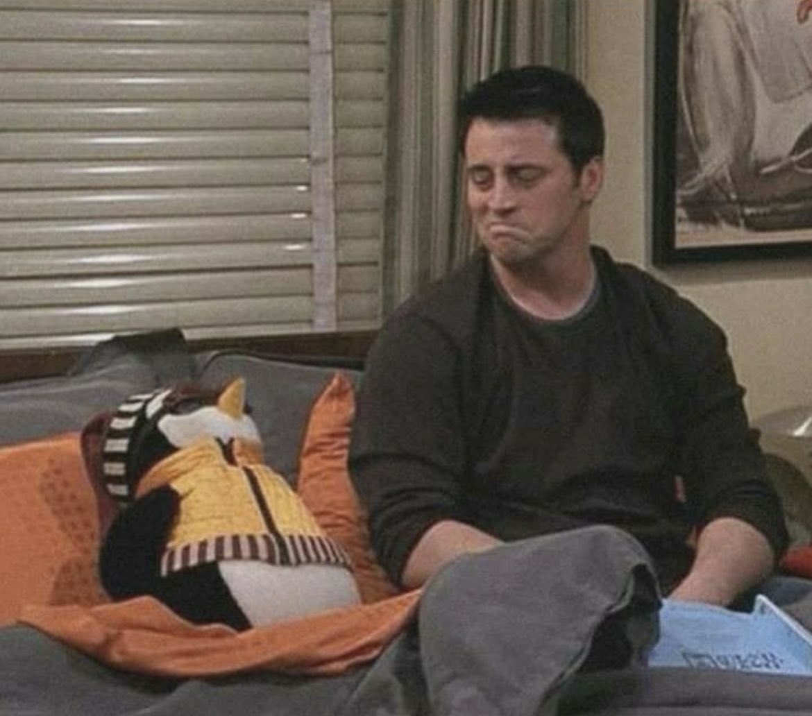 je_dearmas's tweet photo. Rompió con Ursula para no perder a Phoebe. Dejó que Chandler saliera con su ex Kathy. Sostuvo que Chandler y Monica tuvieran su relación en secreto. Les dio la bienvenida a Rachel y Emma a vivir con él. Renunció a una historia con Rachel para no lastimar a Ross. 
Joey es el mejor https://t.co/vq2NgNlCGu