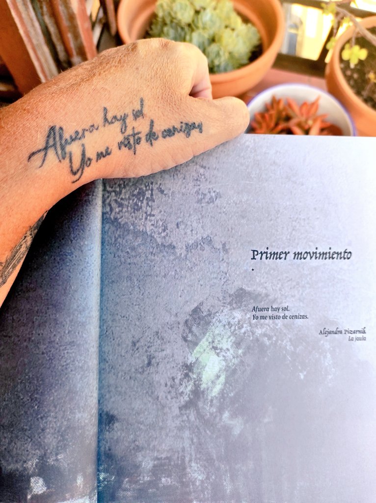ladylibrorojo's tweet photo. Empiezo #Saturnalia, un cómic sobre #Goya.
Y en la primera página: #boom💥
#LouLou_cestmoi #LaBicho #tattoo https://t.co/hX6Q5piIHb