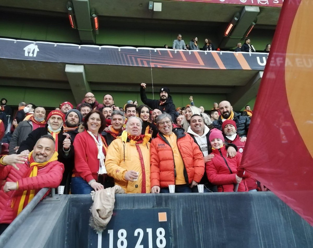 Galatasaray Tribününün en güzel Adam'larından birinin doğum günü bugün, her daim pozitif, birleştirici, fedakar, erdemli, aklı-selim...💛❤️ Aslan Kardeşim, Arnavutköylü, çok az kalan İstanbul Beyefendilerinin sonuncularından, İyi ki doğdun Çetin Özkan... Çok Yaşa..