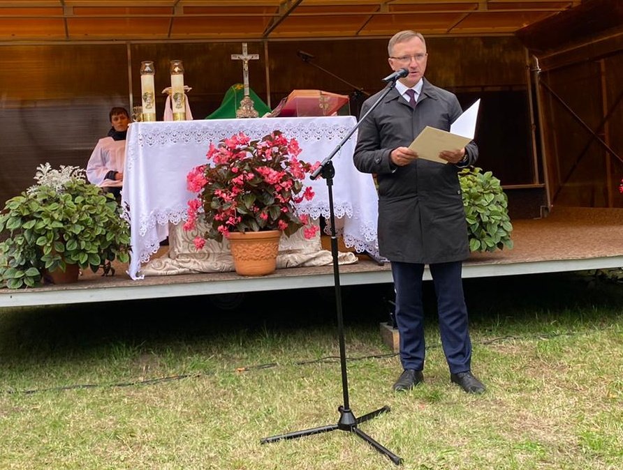 lukakudlicki's tweet photo. Wraz ze społecznością Gminy #Leoncin uczciliśmy pamięć Mieszkańców wsi #Rybitew - ofiar niemieckiej pacyfikacji z września 1944 roku. Niewinni Polacy zapłacili najwyższą cenę, bo Niemcy stosowali odpowiedzialność zbiorową. Odczytałem list od wicepremiera @mblaszczak @MON_GOV_PL. https://t.co/uCuLaCRKvU