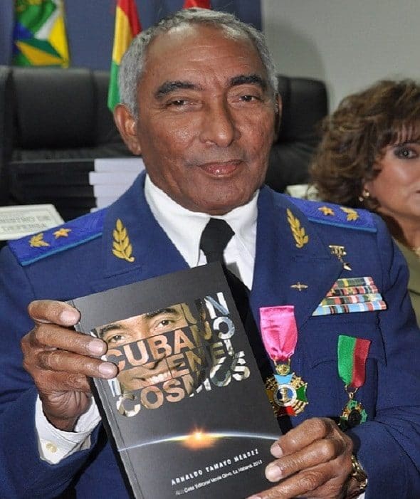 MisionCubaONUG's tweet photo. Un día como hoy, el cubano Arnaldo Tamayo Méndez se convirtió en el primer latinoamericano en viajar al espacio.
#Soyuz38
#Interkosmos
#CubaVive 🇨🇺 https://t.co/fNbhxozc2n