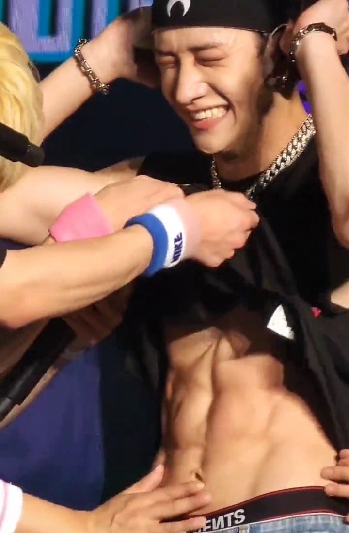 captainCB97s's tweet photo. OH MY GOD BANG CHAN https://t.co/yRXJ9aeiKu