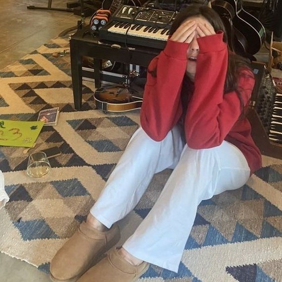 traciesafe's tweet photo. happy in the studio https://t.co/rSOiAd3fhs