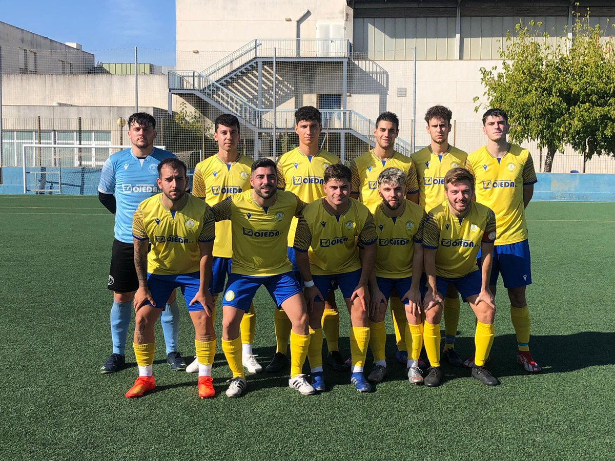JuanjoCroma's tweet photo. Hoy tocó celebrar la victoria. Merecidísimo por el increíble trabajo que están haciendo estos cabroncetes y el cuerpo técnico desde agosto. Breve disfrute, y a por el domingo, que esto no para. #ForzaMotilla 💛💙✈️. https://t.co/PRhqseu2cI
