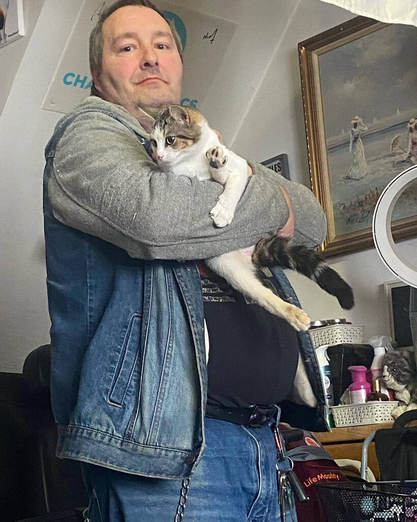 The love of a man and his kitten. #Catsofinstagram #kittensofinstagram #aww instagr.am/p/Cipz30Lqtz3/