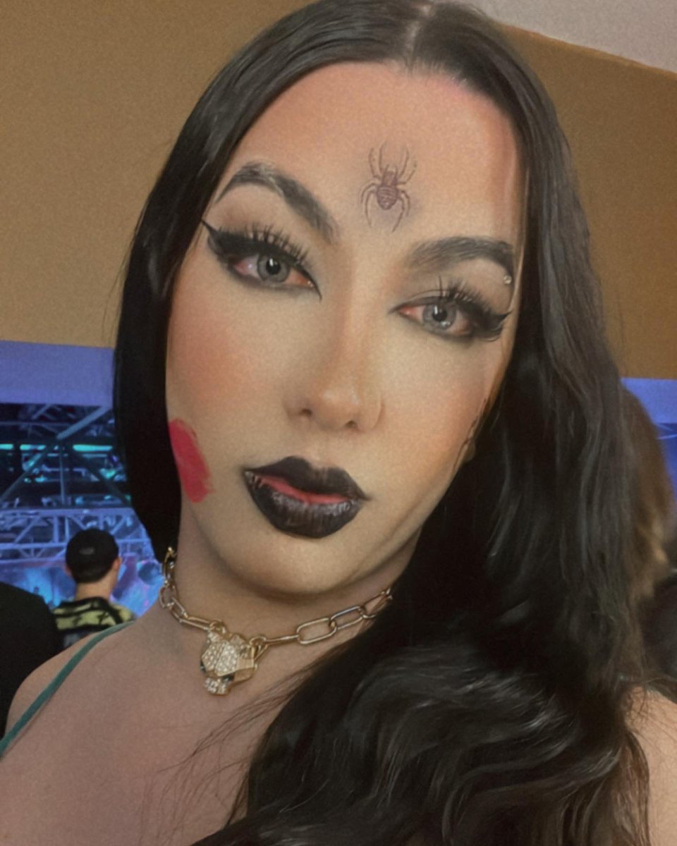 brunablince's tweet photo. Dragona e a Maldição da Favela da Pedreira!
Levei essa temática nos Looks representando esse RP que foi incrível, na minha volta pro CDA. Aonde pra ter paz na Favela da Pedreira a Dragona era possuída pelo espírito da maldição. https://t.co/GBoAr0Ic8m
