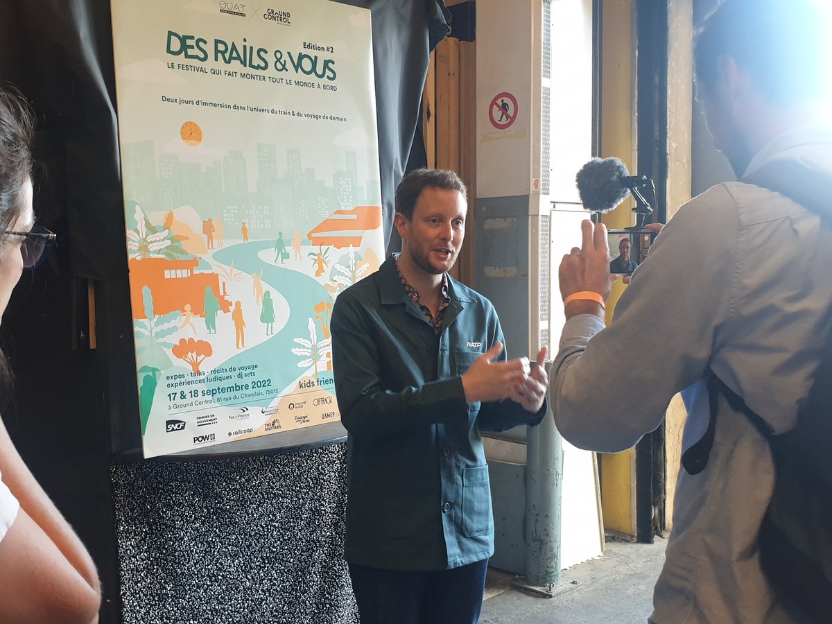 TomiDuLandy's tweet photo. Merci monsieur le ministre @CBeaune de votre visite sur le stand du @GroupeSNCF 

Merci de votre engagement pour le ferroviaire ! 🚄🌱

@sncf #PlaneteVoyages @SNCFVoyageurs @OUAT_train #GroundControl https://t.co/vqMP2emndH