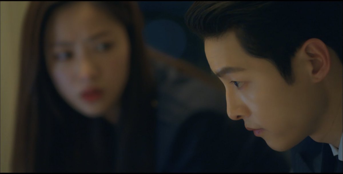 kdrama_wonchaa's tweet photo. 홍차영이 처음으로 빈센조를 정말 다른 세계의 무언가로 본 눈이라 너무 짜릿 아니 흥분 아아니 놀라웠다 https://t.co/fnTQ1pfkvk