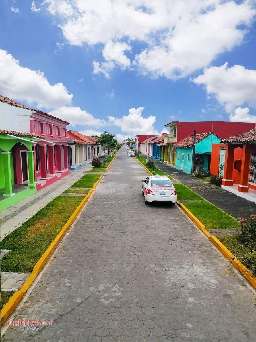 ToursyTickets's tweet photo. ¡Feliz domingo! 😀
El día de hoy le compartimos esta increíble postal de Tlacotalpan ⛪️ 
Patrimonio de la humanidad de Veracruz para el mundo 😍
#mexico #travelblogger #blogger #viajes #vacaciones #Veracruz #travel #Tlacotalpan https://t.co/wBCxcI7Uae