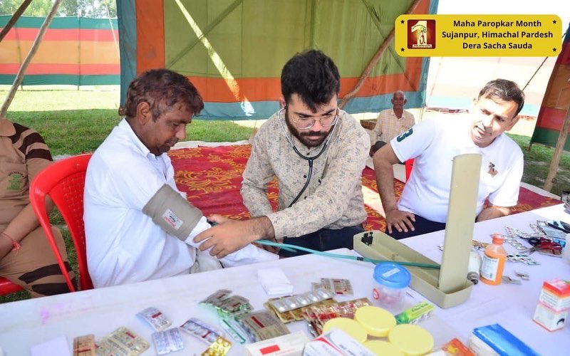Vinod616957784's tweet photo. #SundaySpentWell
Many volunteersof @derasachasauda differentstates have celebrated #MahaParopkarMonth oftodaywith great zeal by attending #SpiritualSession &by doingmany welfareworks with the inspirationof Saint Dr.@Gurmeetramrahim ji Insan .
#SpiritualSunday
#SpiritualGathering https://t.co/Jo32ONAWlp