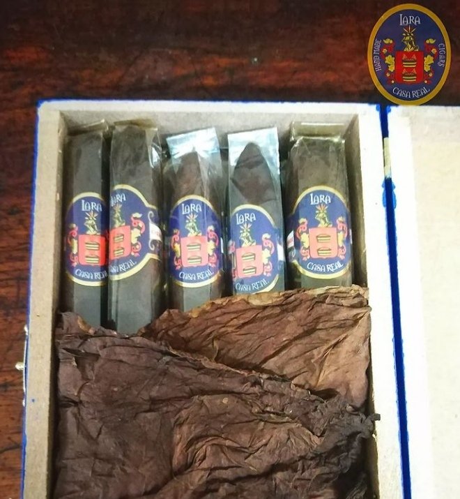 CigarsLara's tweet photo. Sampler 1οΈβ£0οΈβ£π₯πβοΈ
#laracasarealcigars #laracrc #lcrc #laraeventos #guadalajara #mycigarcolection #cigaroftheday #broadwaycigars #broadwaycigar #mycigarcolecion #purosparaboda #purosparabodas #tiendadepuros #cigarrollers #sampler https://t.co/yGvXLElRCw