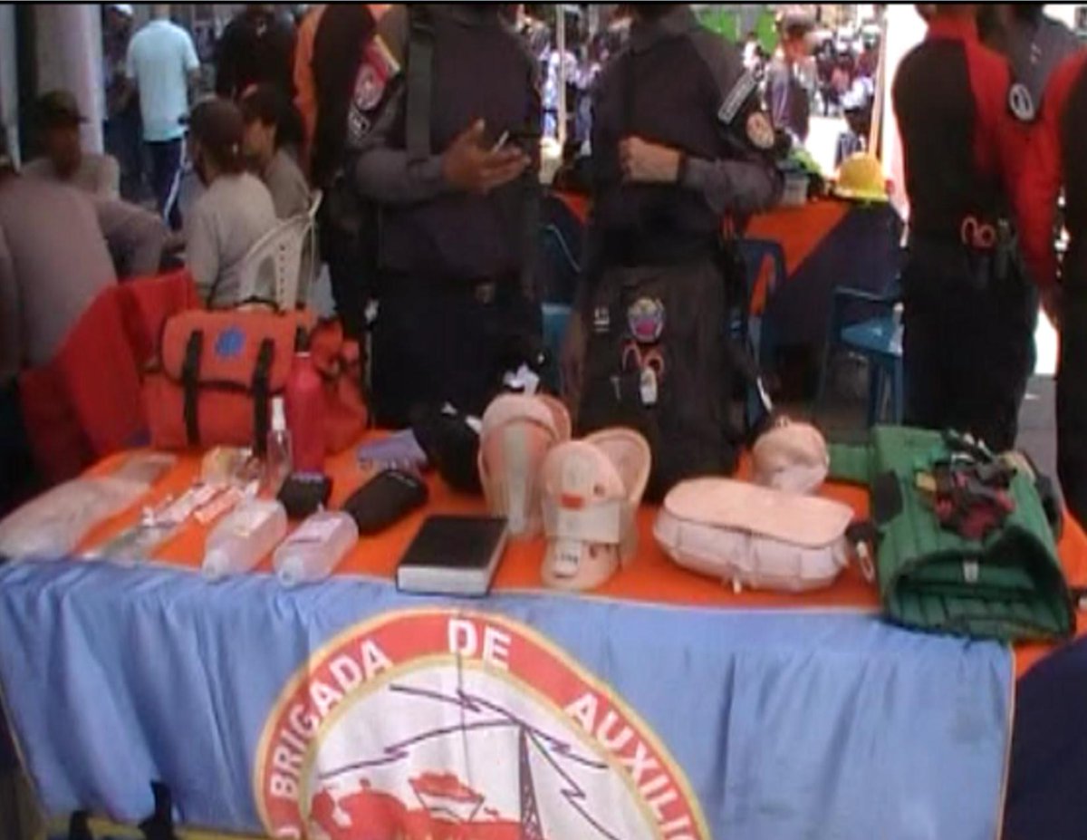 #18Sep Exitosa 1ra Exposición de voluntarios Mcpio Guaicaipuro Los Teques <a href="/rescate1000vale/">RESCATE1000VALENCIA Afiliados a Fevesar</a> <a href="/sarrescate/">Enrique Martin 🇻🇪</a> <a href="/fevesar_ong/">FEVESAR</a> <a href="/MoissMoralesRo2/">Moisés Morales Rodríguez</a> <a href="/7cesarortiz/">Julio Cesar Ortiz H.</a> <a href="/YY5CAV/">Carlos Valero Kerch.´.</a> <a href="/ElSelvatico/">Jorge López (Cuenta alterna)</a> <a href="/MeteoZulia/">Oniel castellanos⚡🌦️🔭</a> <a href="/PREVENI_2/">Preveni2</a> <a href="/giamfran/">ColNaBom</a> <a href="/nano_nano_snz/">AlejoSVolcán</a> <a href="/elcoyotedelabc/">EL COYOTE</a> <a href="/EmergenciasccsM/">Emergencias Caracas y Miranda</a>  <a href="/dase056/">Damian Senatore</a>