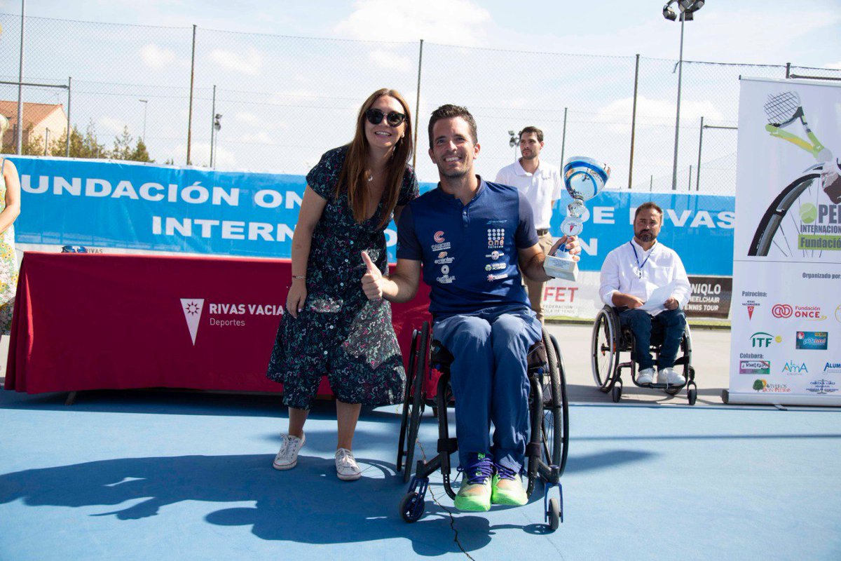 AytoRivas's tweet photo. 🥇 Enhorabuena a @lolaochoaribes y @kike_siscar, ganadores hoy del séptimo Open Internacional @Fundacion_ONCE Ciudad de Rivas de tenis en silla de ruedas. Durante cuatro días hemos vuelto a disfrutar de este estupendo torneo, que ha reunido a 31 jugadores de nueve países: https://t.co/wnLihrskkZ