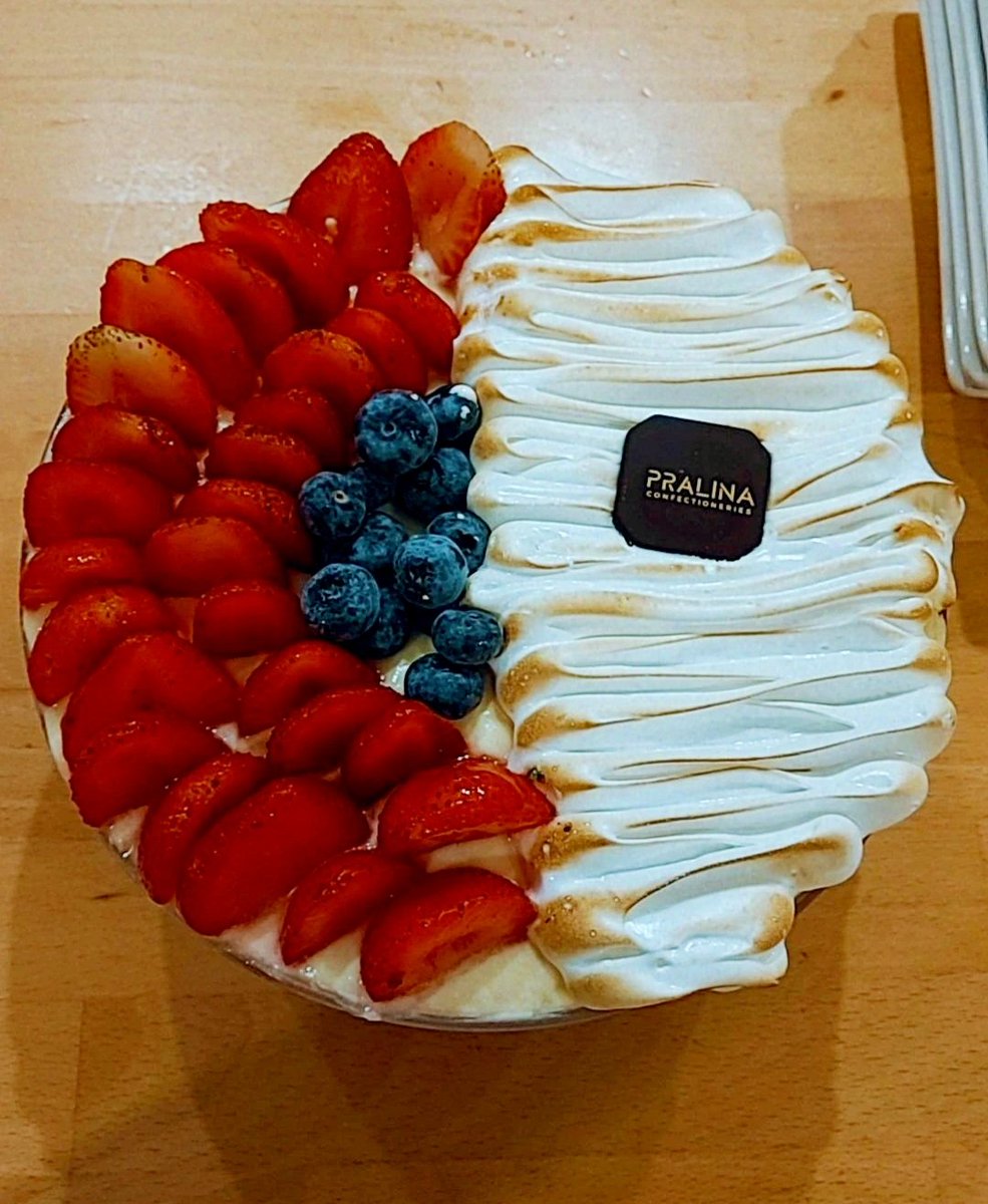 NektariaVK's tweet photo. Καλό απόγευμα ❤ #trifle #pralina #sundayvibes https://t.co/oQs06qK4wj