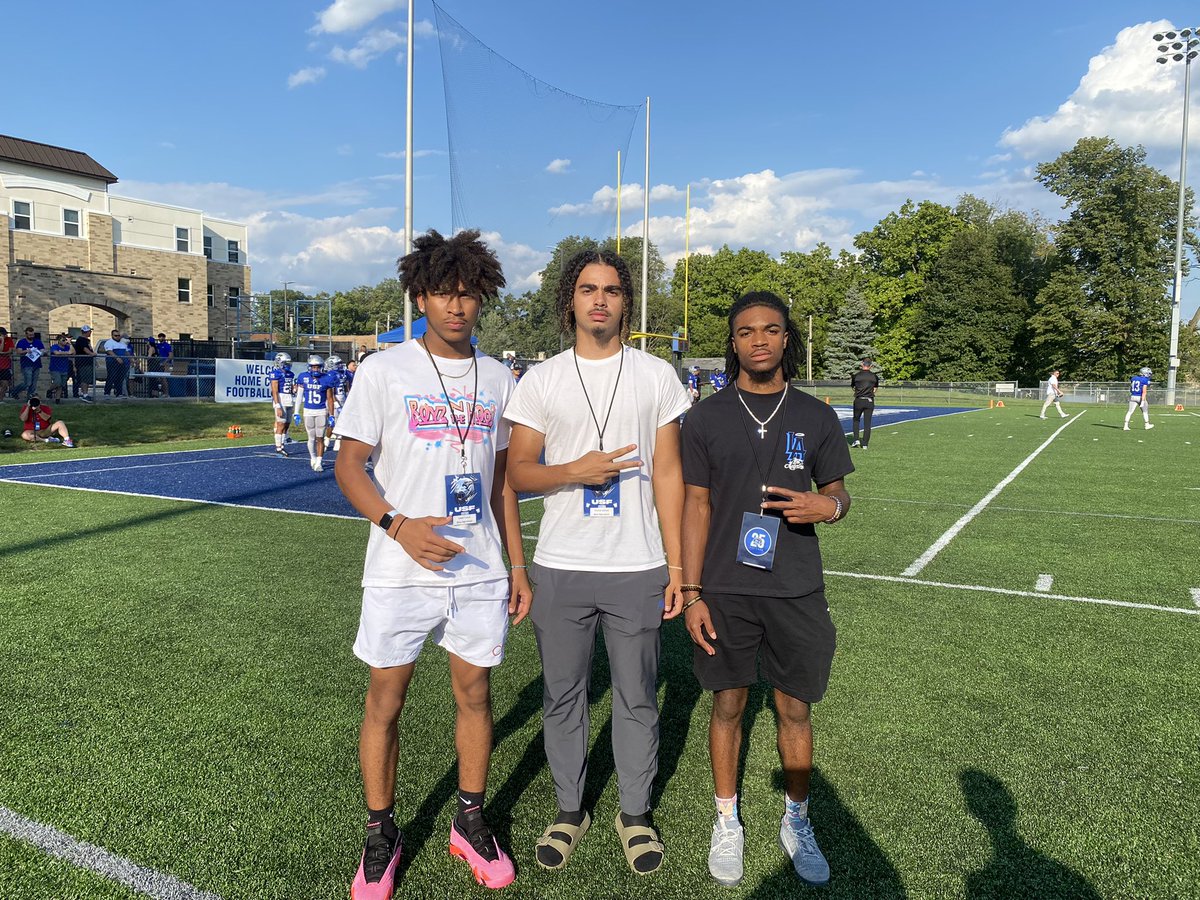 Thank you to <a href="/CoachMillyRock/">Coach Millhouse</a> &amp; the entire @USF_Football staff for inviting me to campus for a gameday visit yesterday I had a great time!!! #GoCougs