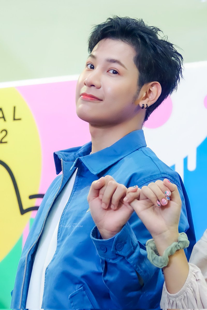 LAky2211's tweet photo. [220903] Singto Anywhere Anytime
#DEVYANYWHEREANYTIME 
#DevyxSingto
#SingtoPrachaya
#สมุนจ้าวป่า https://t.co/iW3iZXgeUy