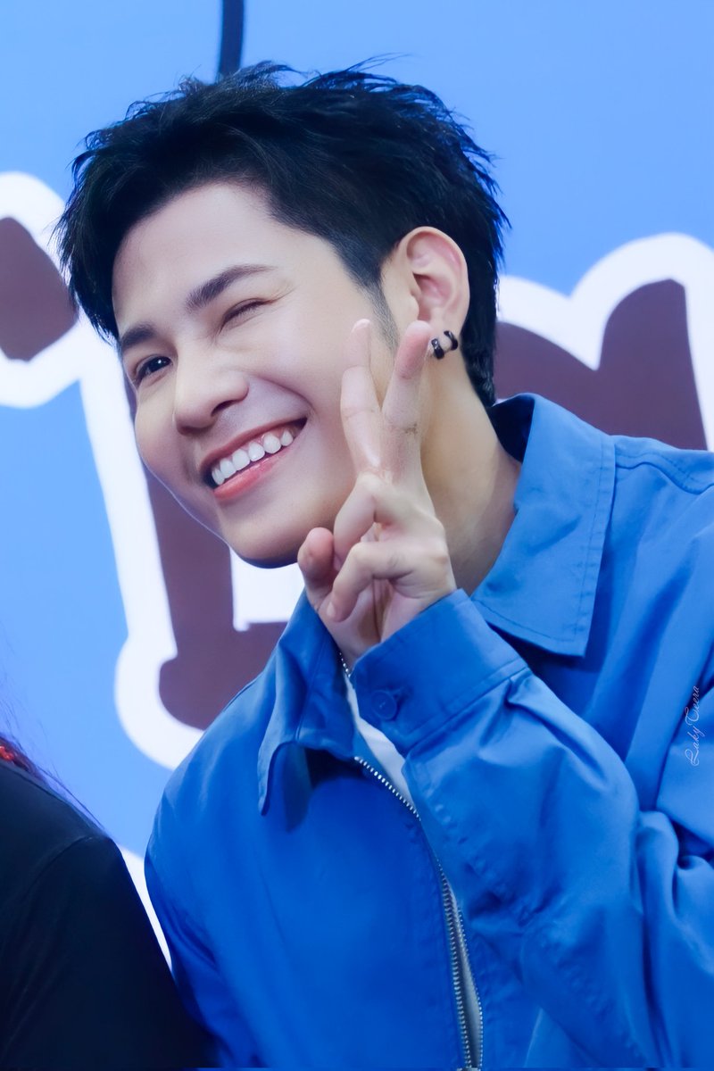 LAky2211's tweet photo. [220903] Singto Anywhere Anytime
#DEVYANYWHEREANYTIME 
#DevyxSingto
#SingtoPrachaya
#สมุนจ้าวป่า https://t.co/AltvamqR7W