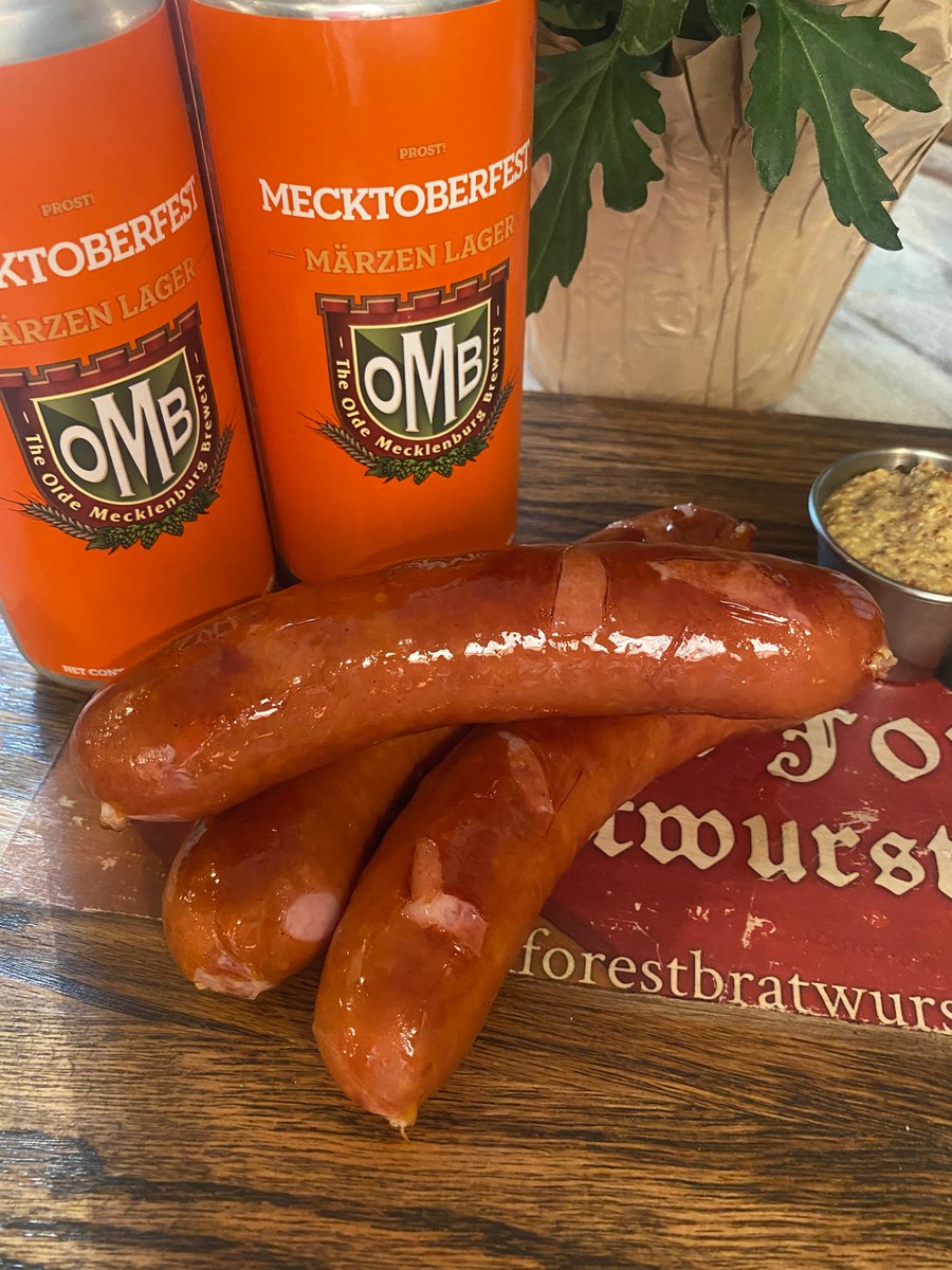 The next best thing to being at Mecktoberfest.... Bringing Mecktoberfest to us 

#BlackForestBratwurst #Bratwurst #BestWurst #OldeMecklenburg #OMB #Mecklenburg #Mecktoberfest #Oktoberfest #Bier #Beer #MarzenLager #SundayFunday #Brewery #CraftBrewery #CraftBeer #GermanBier