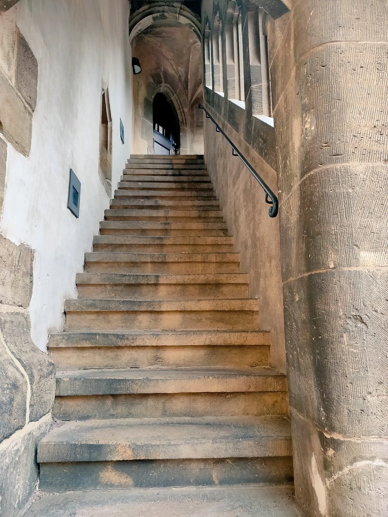 vfll_lektorat's tweet photo. Tschüss, Franckesche Stiftungen und #Halle! Es war uns eine Freude. ☺️🥳 #FFL22 https://t.co/jTAmBkgsO9